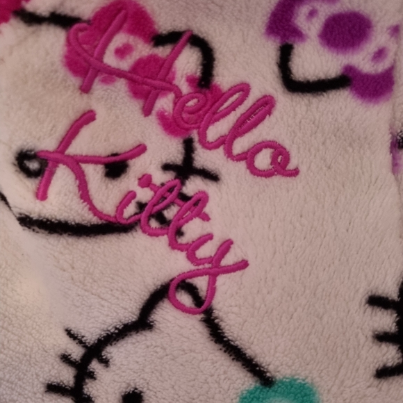 Girls Sanrio Hello Kitty Poncho - Picture 8 of 8